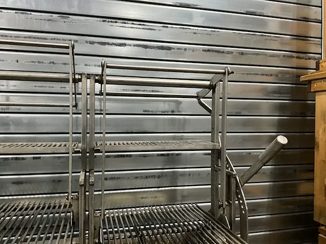 Hoeks metaal houtskoolgrill - afbeelding 10 van  12
