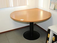 Hoektafel met doorsnede 120 cm. hoogte 78 cm. - afbeelding 1 van  2