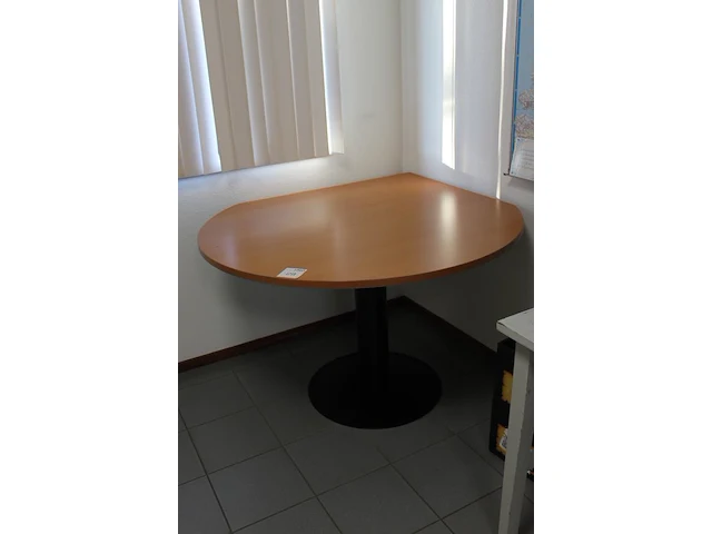 Hoektafel met doorsnede 120 cm. hoogte 78 cm. - afbeelding 2 van  2