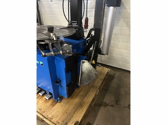 Hofmann - monty 2300 - tyre changing device - 2007 - afbeelding 7 van  9