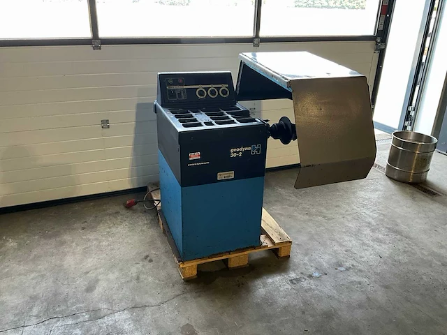 Hofmann geodyna 30-2 balanceermachines - afbeelding 1 van  5