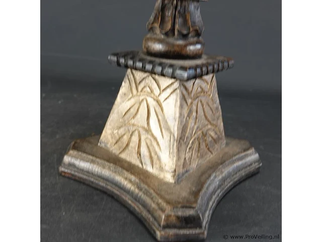 Hoge houten kandelaar - afbeelding 4 van  5
