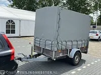 Hoge huifaanhanger hapert