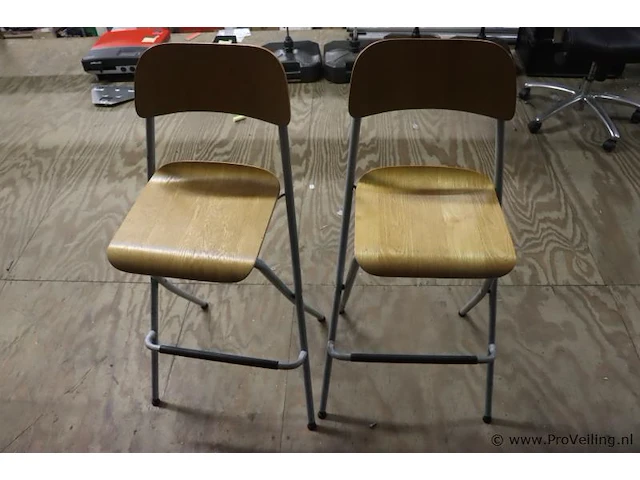 Hoge inklapbare stoelen met voetensteun | 33x38x106cm | 2 stuks - afbeelding 1 van  5