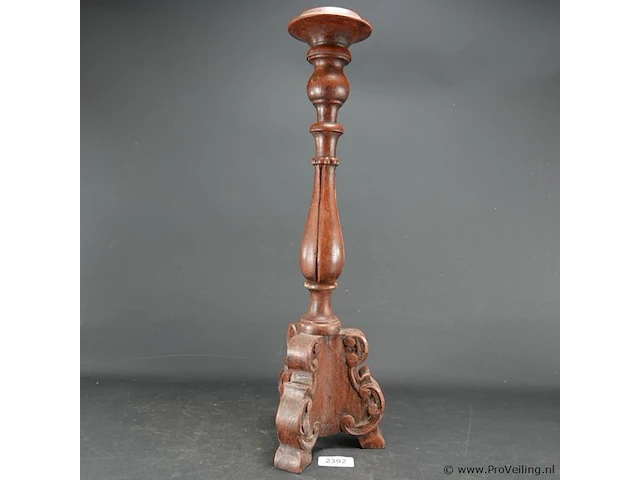 Hoge massief houten kandelaar - afbeelding 2 van  5