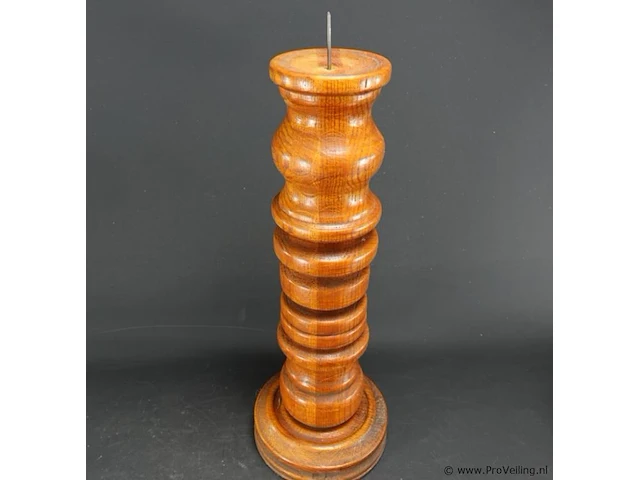 Hoge massief houten kandelaar - afbeelding 3 van  5