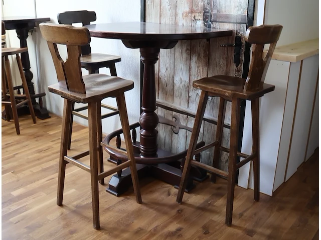 Hoge ronde muur tafel - afbeelding 1 van  4
