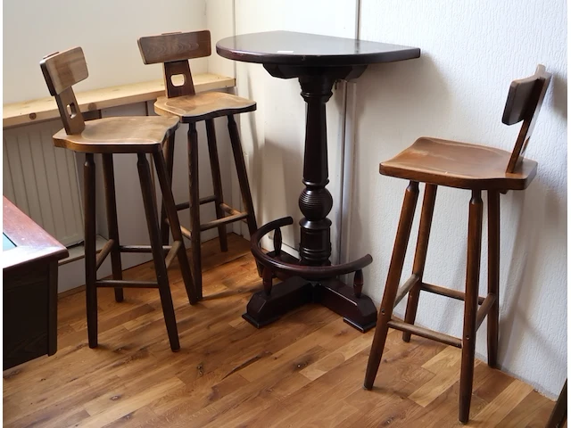 Hoge ronde muur tafel - afbeelding 1 van  4