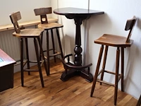 Hoge ronde muur tafel - afbeelding 1 van  4