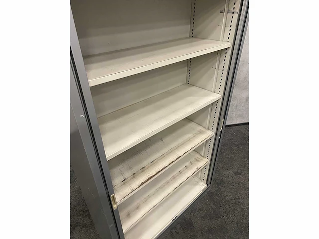 Hoge stalen roldeurkast - afbeelding 7 van  7