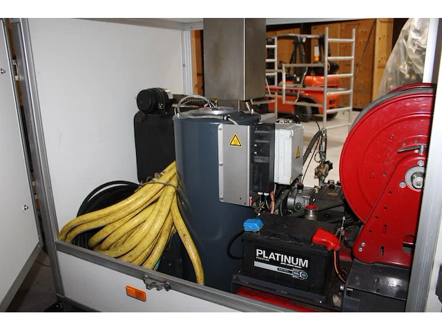 Hogedrukreiniger dibo jmb-s 200bar 18 liter 12,5kw op aanhanger hapert met kenteken 91-wj-tr en diverse spu... - afbeelding 6 van  7