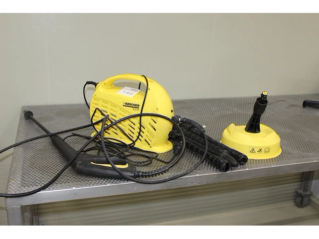 Hogedrukreiniger karcher met diverse hulpstukken. - afbeelding 1 van  2