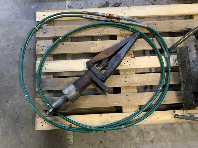 Holmatro hydraulisch aggregaat met spreider - afbeelding 4 van  4