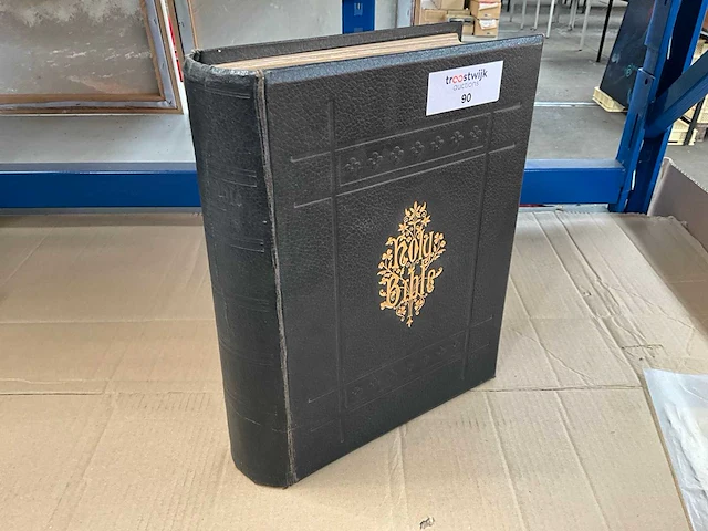 Holy bible - afbeelding 1 van  7