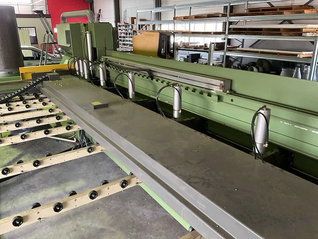 Holzma kpp 81-42 platen opdeelzaagmachine - afbeelding 13 van  16