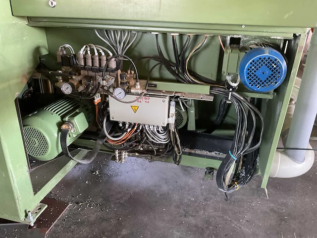 Holzma kpp 81-42 platen opdeelzaagmachine - afbeelding 15 van  16