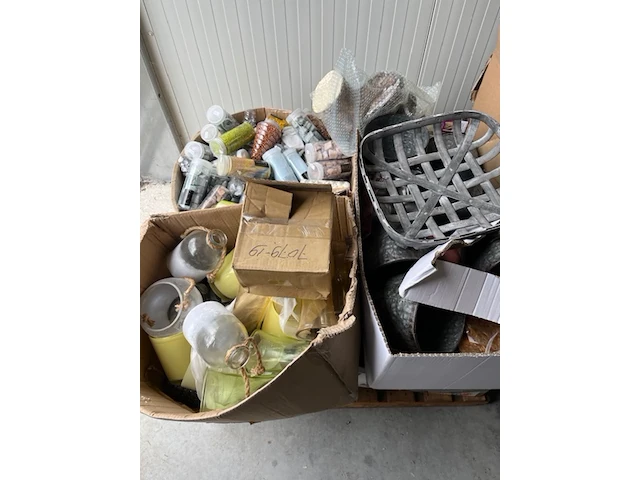 Home deco artikelen en gekleurde steentjes, divers - afbeelding 1 van  10