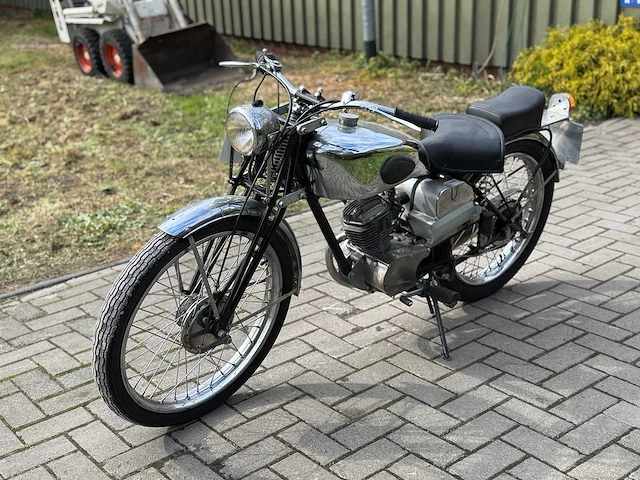 Honda - 125cc - motorfiets - afbeelding 1 van  14