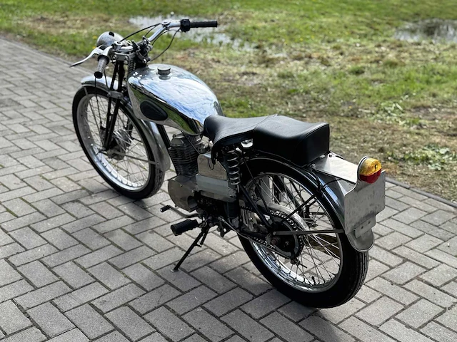 Honda - 125cc - motorfiets - afbeelding 8 van  14
