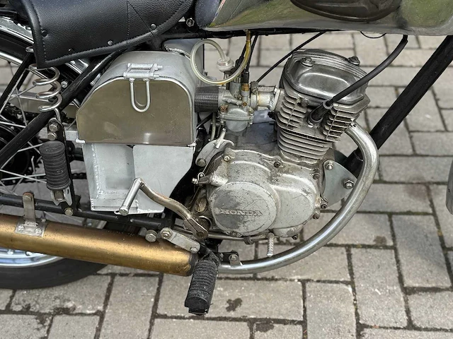 Honda - 125cc - motorfiets - afbeelding 14 van  14