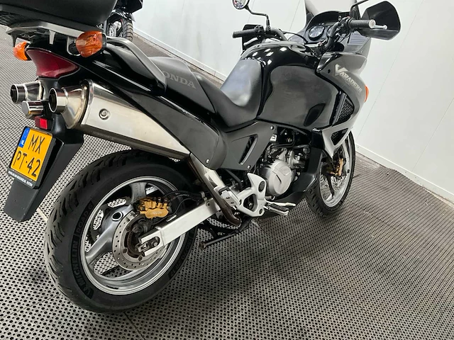 Honda - all-road - xl1000v - varadero - motorfiets - 2005 - afbeelding 3 van  16