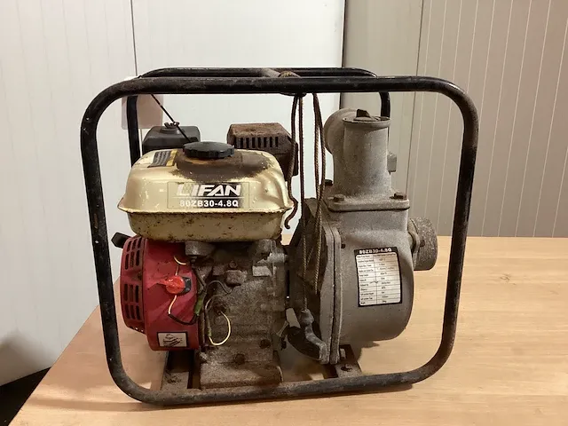 Honda - benzine - waterpomp - afbeelding 6 van  6