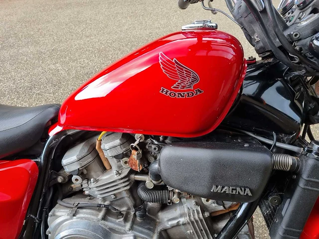 Honda - chopper - vf 700c magna - motorfiets - afbeelding 8 van  20