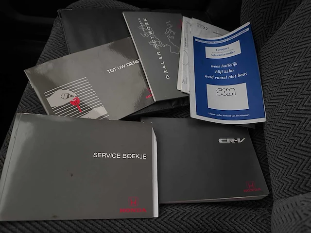 Honda - cr-v - 2.0i-16v awd- sh-xj-28 - afbeelding 10 van  18