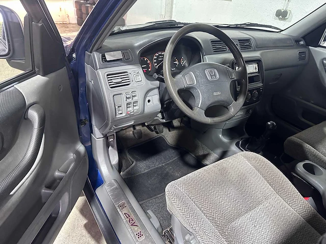 Honda - cr-v - 2.0i-16v awd- sh-xj-28 - afbeelding 18 van  18