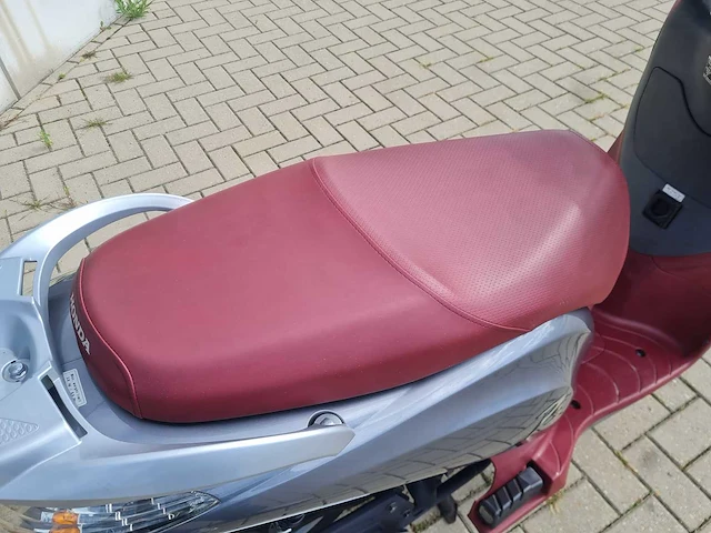 Honda - motor scooter - ses 150 dylan - mp-sn-08 - afbeelding 2 van  11