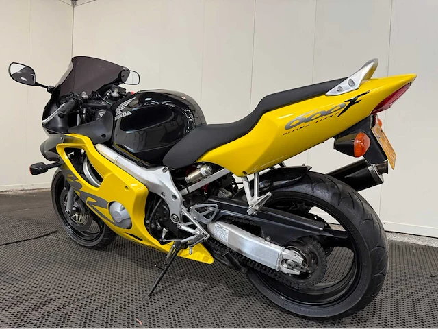 Honda - sport - cbr 600 f - motorfiets - 2000 - afbeelding 10 van  22