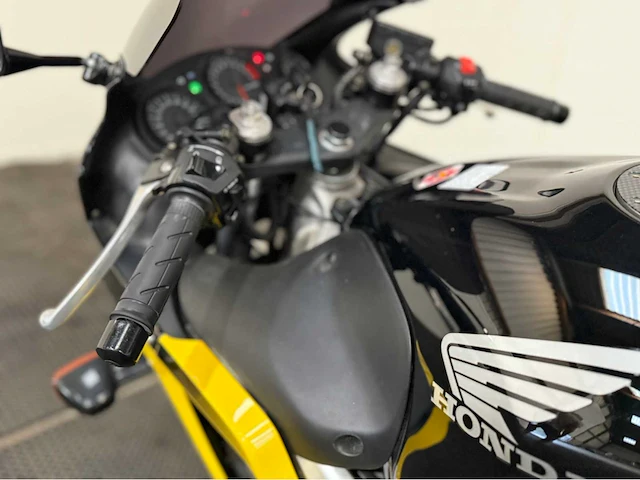 Honda - sport - cbr 600 f - motorfiets - 2000 - afbeelding 14 van  22
