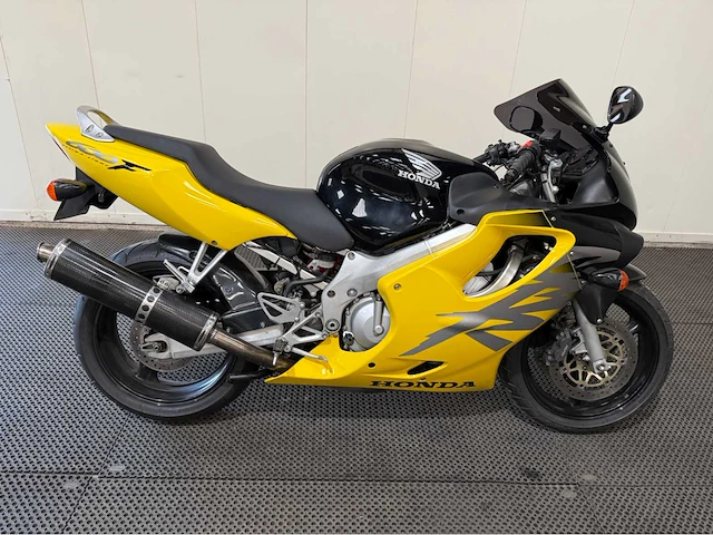 Honda - sport - cbr 600 f - motorfiets - 2000 - afbeelding 17 van  22