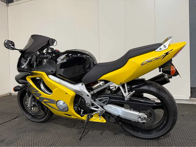 Honda - sport - cbr 600 f - motorfiets - 2000 - afbeelding 18 van  22