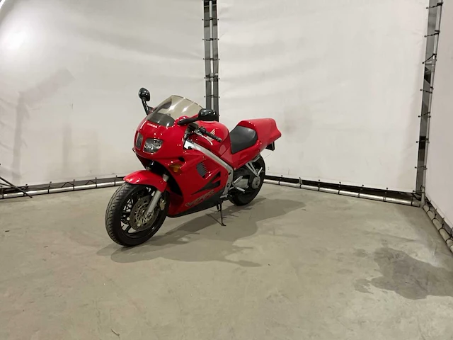 Honda - sport - vfr 750f - motorfiets - afbeelding 1 van  16
