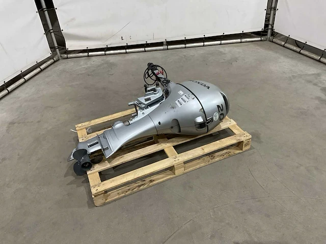 Honda 20 langstaart buitenboordmotor - afbeelding 1 van  13