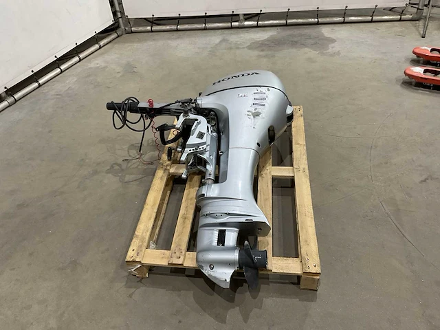 Honda 20 langstaart buitenboordmotor - afbeelding 6 van  13