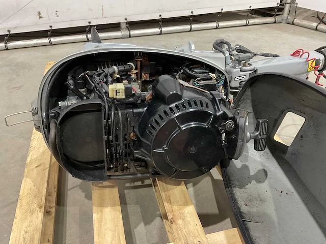 Honda 20 langstaart buitenboordmotor - afbeelding 12 van  13