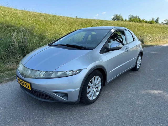 Honda civic 1.8 airco comfort 75-sv-sj - afbeelding 1 van  25