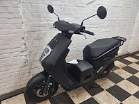Honda em1 45 km elektrische bromscooter - afbeelding 2 van  7