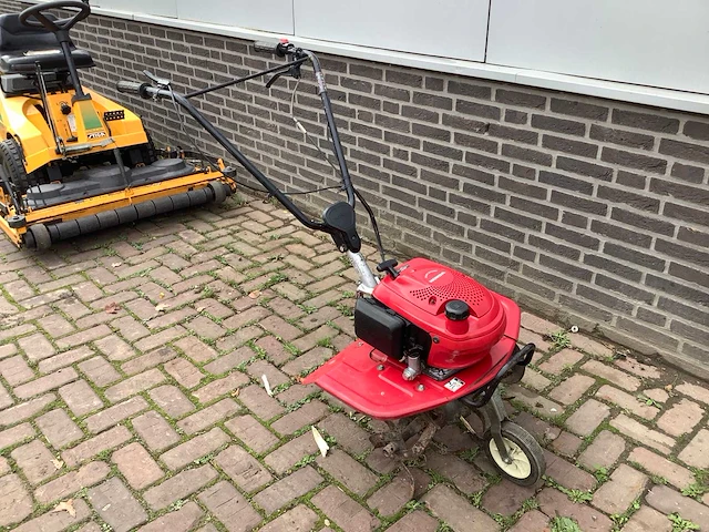 Honda grondfrees - afbeelding 1 van  4