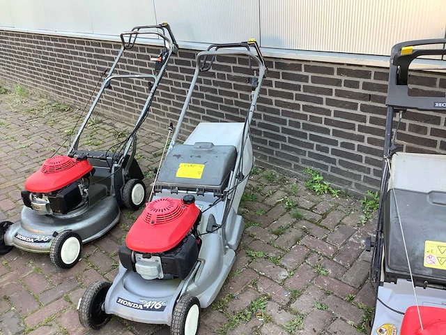 Honda hrb476 wals grasmaaier - afbeelding 1 van  4