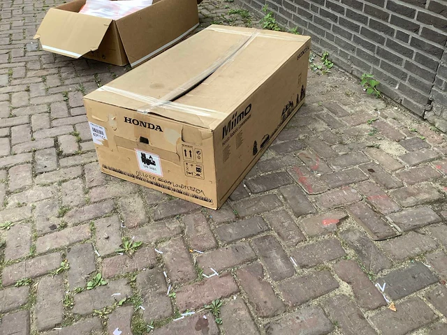 Honda hrm 520 robotmaaier - afbeelding 1 van  3