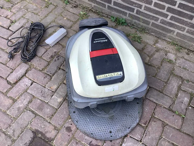 Honda hrm3000 e robotmaaier - afbeelding 2 van  4