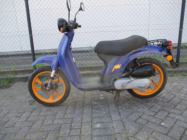 Honda sky oldtimer - bromscooter - 2 takt 50 km/uur - scooter - afbeelding 1 van  11