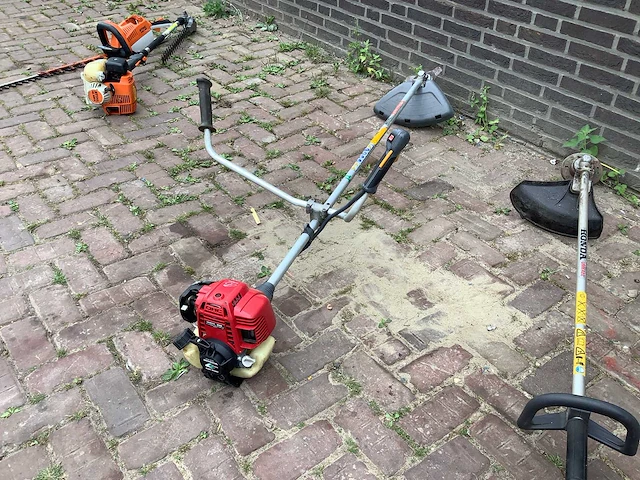 Honda umk425 bosmaaier - afbeelding 1 van  5