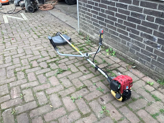 Honda umk425 bosmaaier - afbeelding 1 van  5