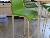 Hoog/laag tafel met zes krukken met kunstlederen bekleding. afmeting blad 180 x 80 cm. tafel dient afgestel... - afbeelding 2 van  2