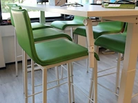 Hoog/laag tafel met zes krukken met kunstlederen bekleding. afmeting blad 180 x 80 cm. - afbeelding 4 van  4