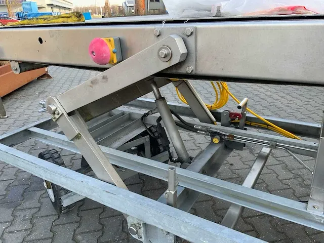 Hoogte instelbaar mobiele transportband - afbeelding 3 van  11